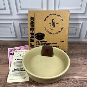 Pampered Chef Mini-Baker Unisex 8" Tan Family Heritage Stoneware 1470 Scraper
